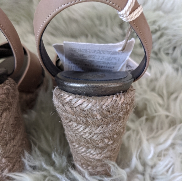 Brunello Cucinelli Leather Wedge Sandal. - Picture 7 of 15